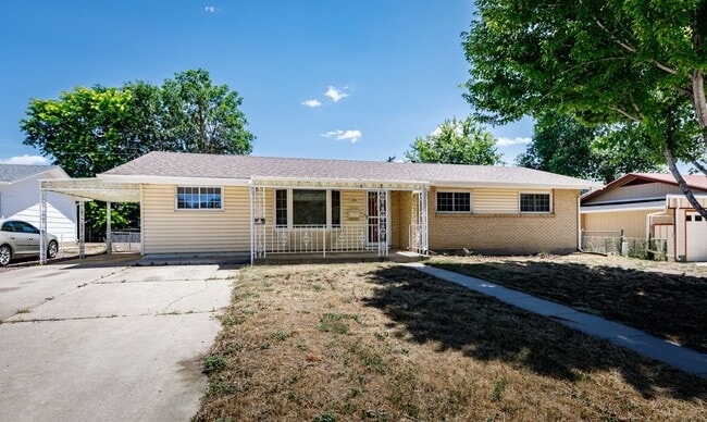Building Photo - Spacious Ranch Living – 3 Beds, 2 Baths, 2 Car Garage & Large Backyard