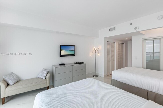 Photo - 950 Brickell Bay Dr Unidad 2210