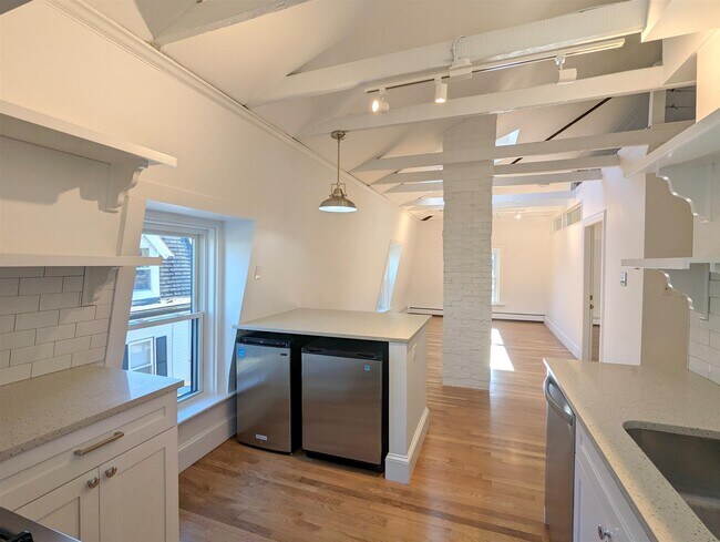 Photo - 19 Howe St Unit 2