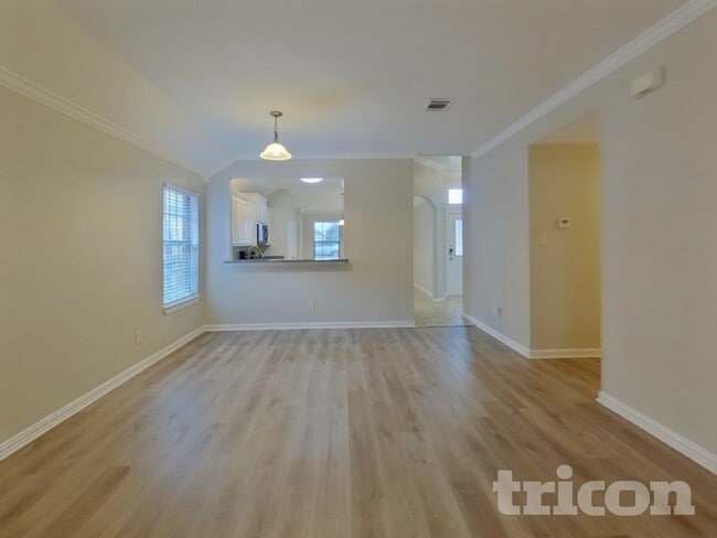 Photo - 804 Rambling Ct