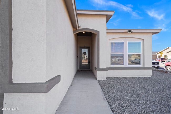 Photo - 5025 Marcella Santillana