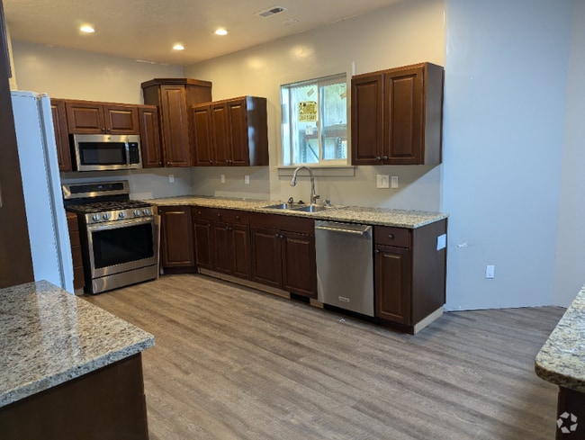 Building Photo - 175 W 200 S St Rental