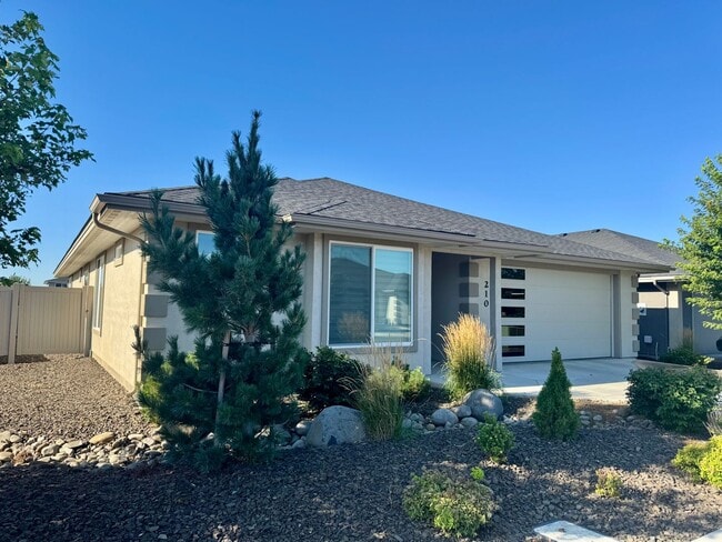 Building Photo - 3-Bed, 2 Bath Stunner in Kestrel Point Rental