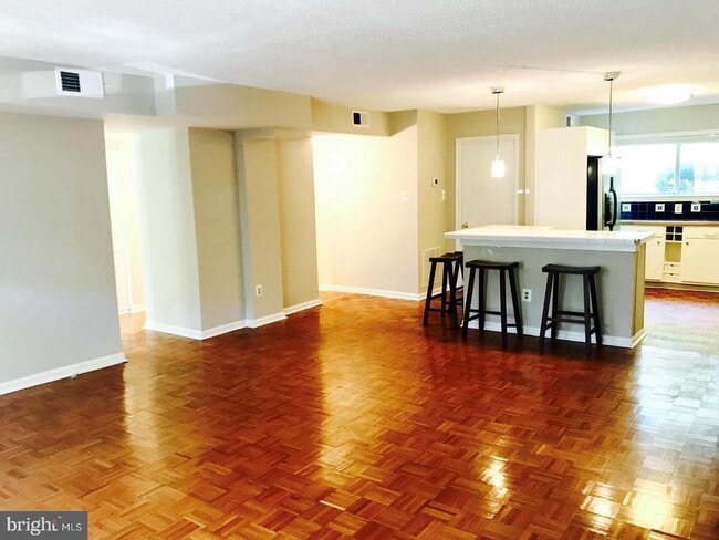Building Photo - 54 N Bedford St Unit 54C