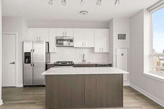 Photo - 724 W Adams St