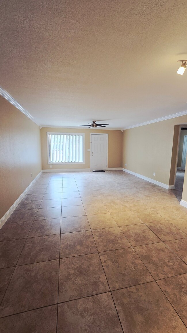 Photo - 555 Northlake Blvd