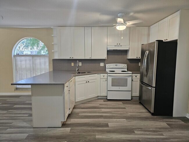 Photo - 13903 Folkestone Cir