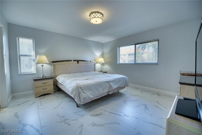 Building Photo - 713 SW 47th Terrace Unit 101 Rental