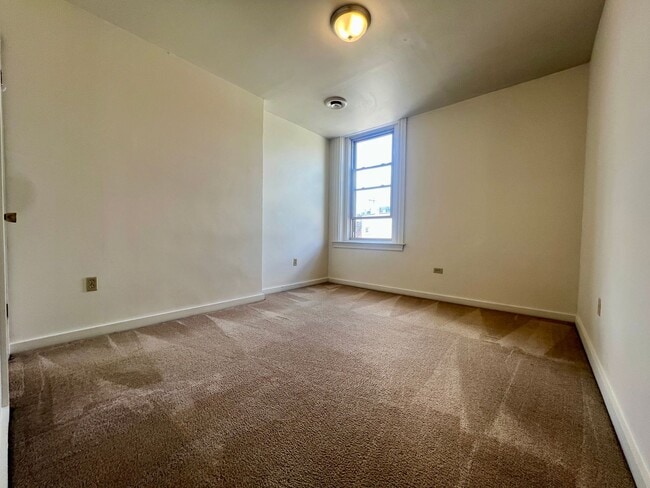 Photo - Fantastic Oakland 2Br! Great Location on t... Unit 3528#2