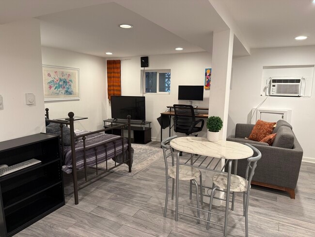 Building Photo - 4506 Iowa Ave NW Unit 1