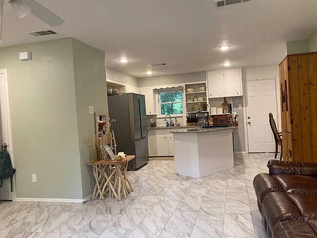 Photo - 211 Davidson Dr