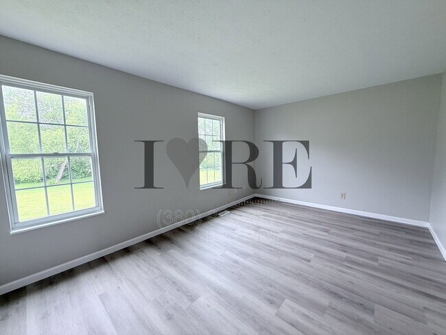 Photo - 859 Crofton Pl