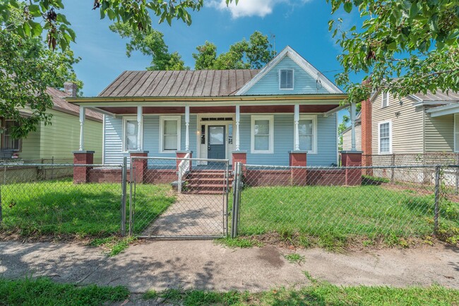 Building Photo - July Special! Application/Reservation Fees refunded at Move In!