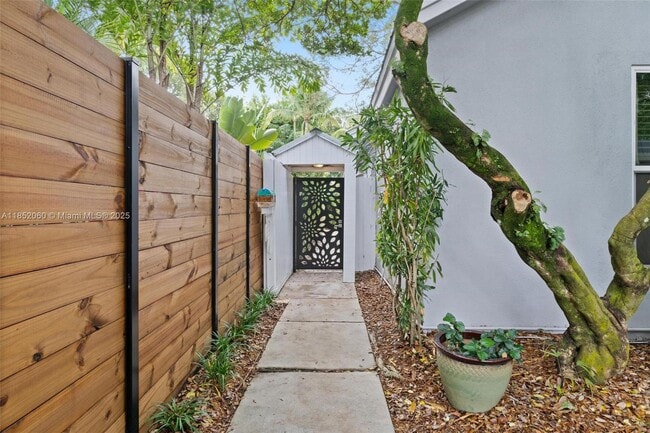 Photo - 2558 Trapp Ave