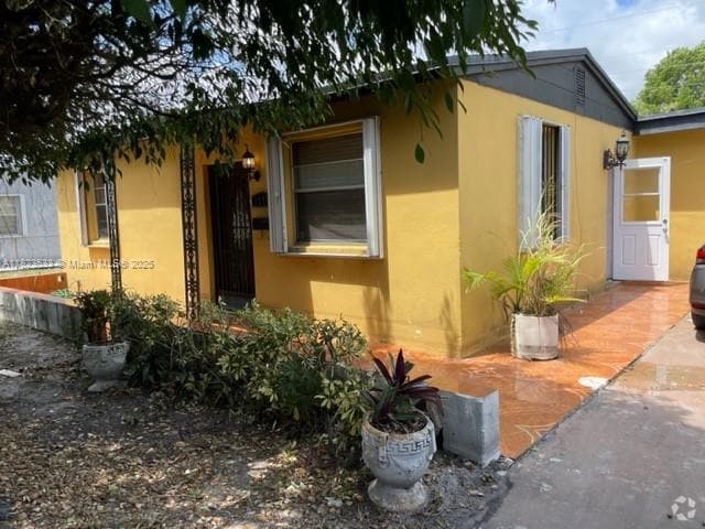 Building Photo - 1205 NW 23rd Ave Rental