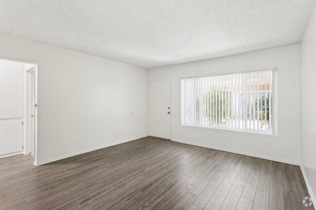 1BR, 1BA - 700SF - Living Room - The Ponderosa
