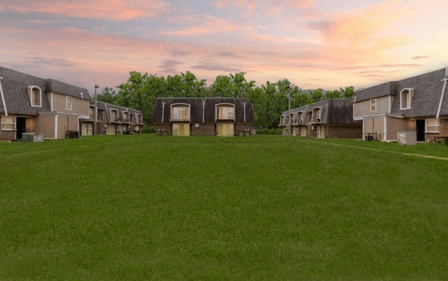 Ravenwood Apartments