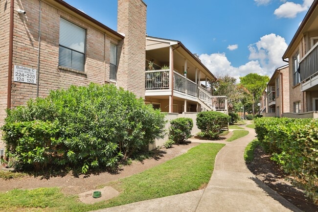 Photo - 2100 Wilcrest Dr