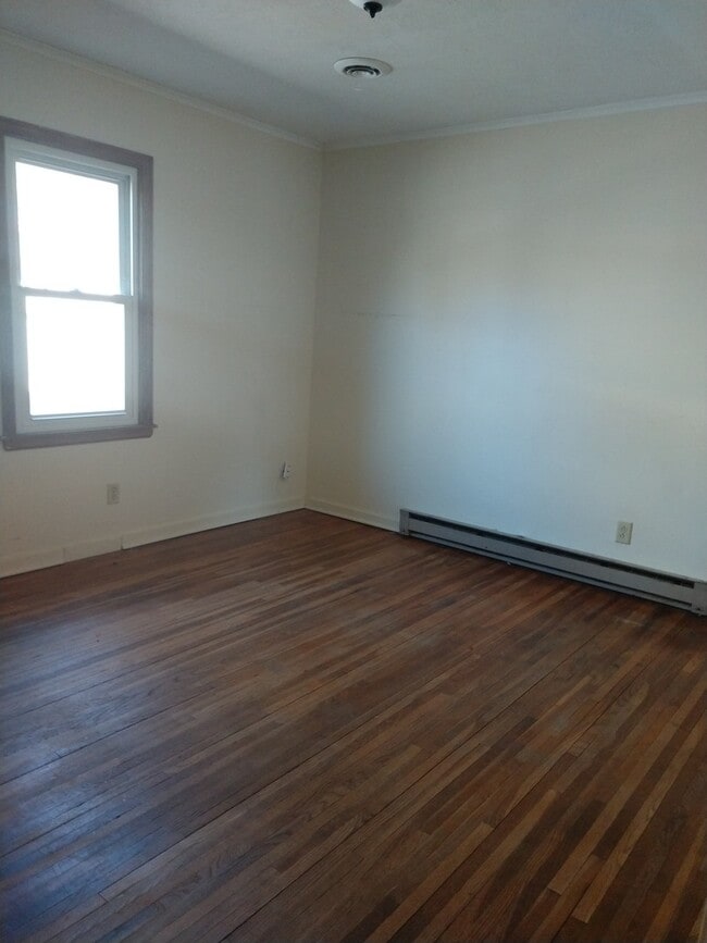 Photo - 702 Main St