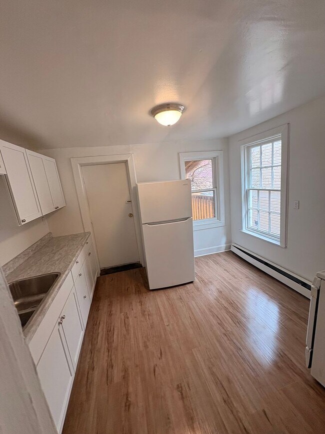 Photo - 2nd Floor 2 Bedroom Apartment in Downtown York City