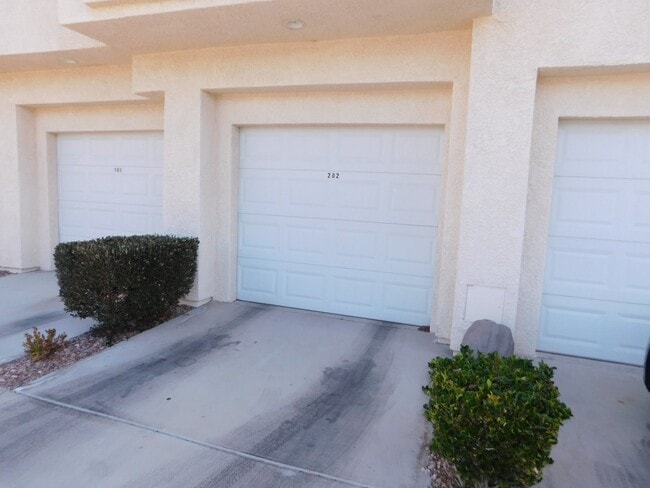 Photo - 2 Bed/ 2 Bath upstairs Condo in Guard Gated Painted Desert