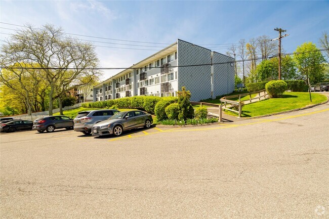 Building Photo - 5 Wyndover Woods Ln Unit 23 Rental
