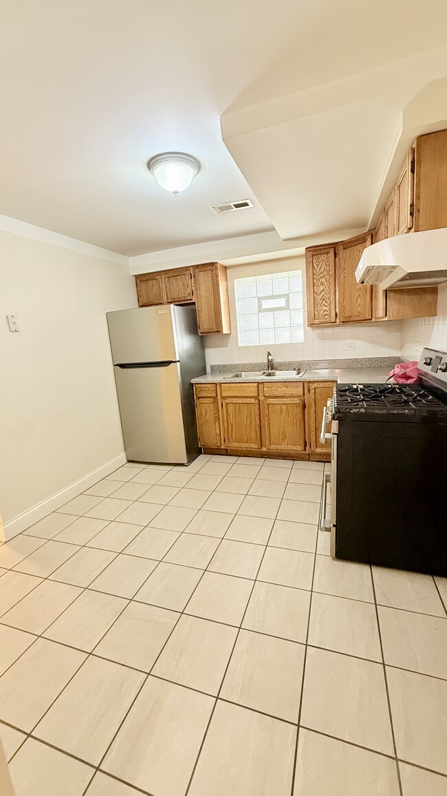 Photo - 5843 W Warwick Ave Unidad G