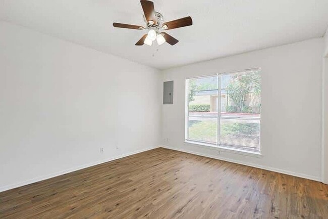 Building Photo - 313-319 Rose St Rental
