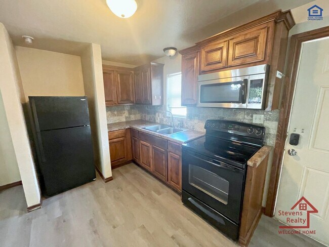 Photo - 1604 NW Lindy Ave