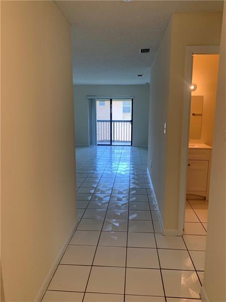 Building Photo - 6001 Shaker Wood Cir Unit 208 Rental