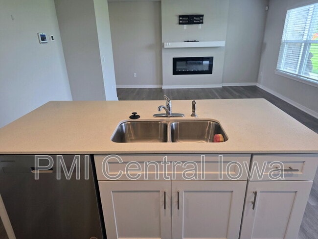 Photo - 1631 NE Crossing Oaks Ln
