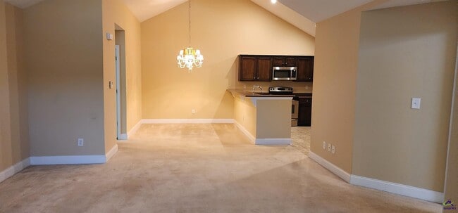 Photo - 402 Nandina Ct