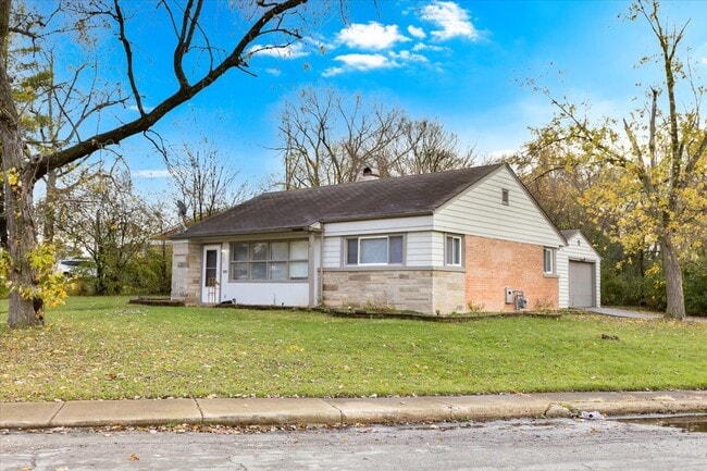 Photo - 321 Onarga St