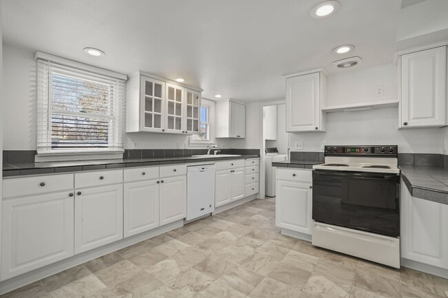 Photo - 3bd/2ba with Great Boise Location on Large Corner Lot