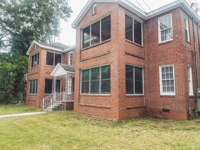 Building Photo - 1219 Eberhart Ave Unit 2