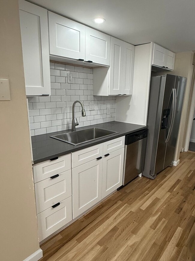 Photo - Beautiful Updated 4 bedroom townhouse available!