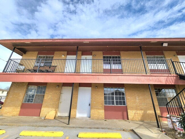 Building Photo - 1001 Reynolds St Unit 7 Rental