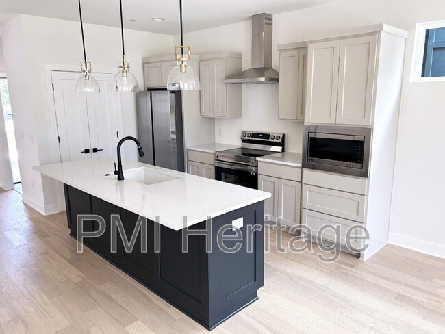 Photo - 602 N 6th St