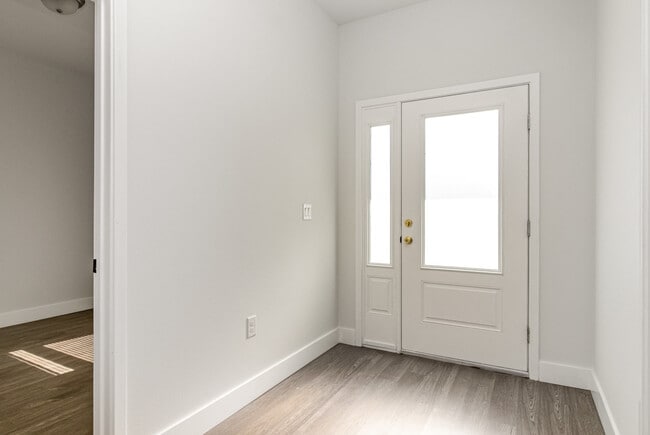 Photo - 1213 Waterford St SE