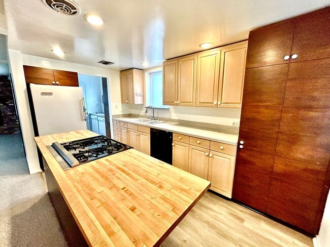 Photo - 3 Bed 2 Bath House