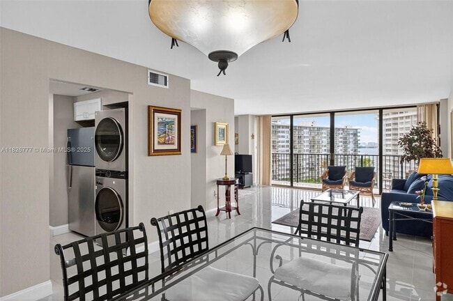 Building Photo - 1450 Brickell Bay Dr Unit 1011 Rental