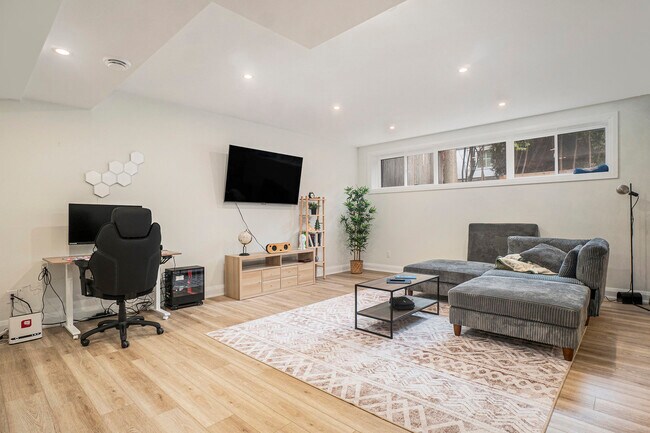 Photo - 411 Leighton Ter Unit B