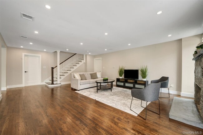 Photo - 390 E Main St