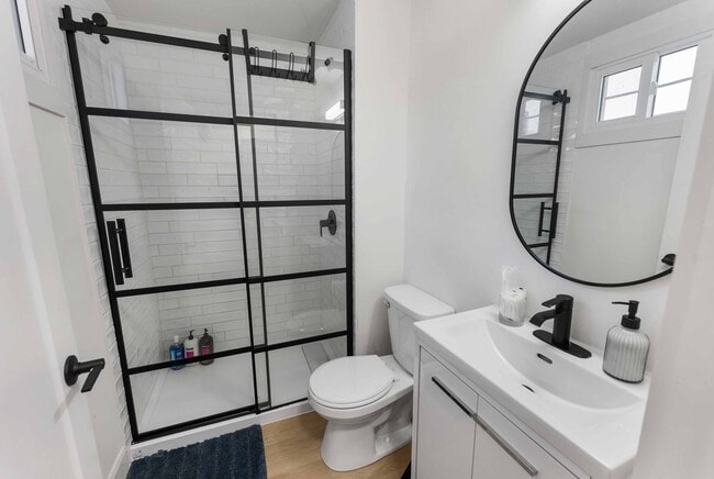 Building Photo - 7701 Lundy's Ln Unit 19