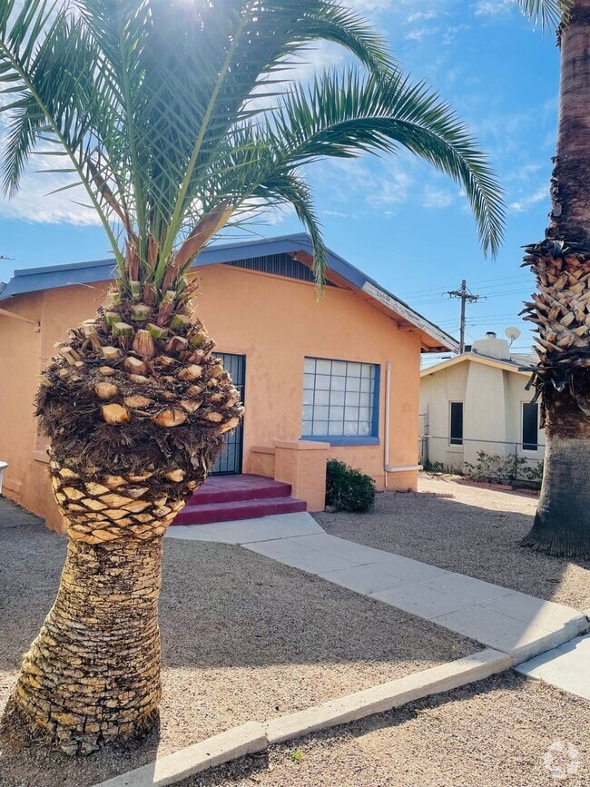 Building Photo - Fully Remodeled Charming Historic 2 Bed 1 ... Rental