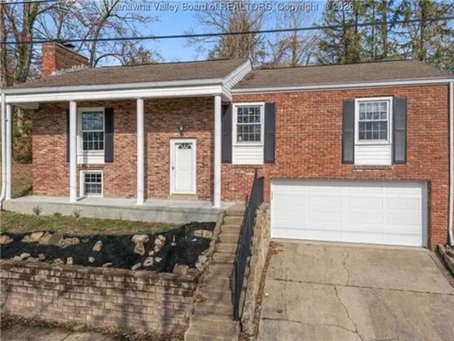 Building Photo - 3 bed 2.5 bath single family home