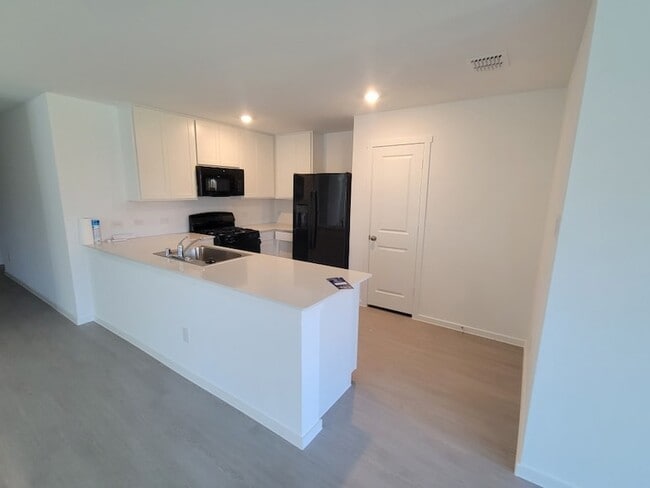 Photo - 1612 Parlier St
