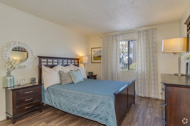 2BR, 2BA - 900SF - Secondary Bedroom