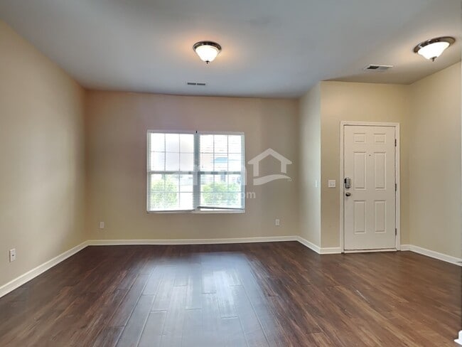 Photo - 504 Greywood Ln