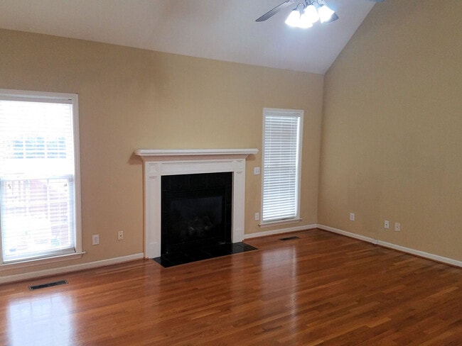 100 Montauk Ct